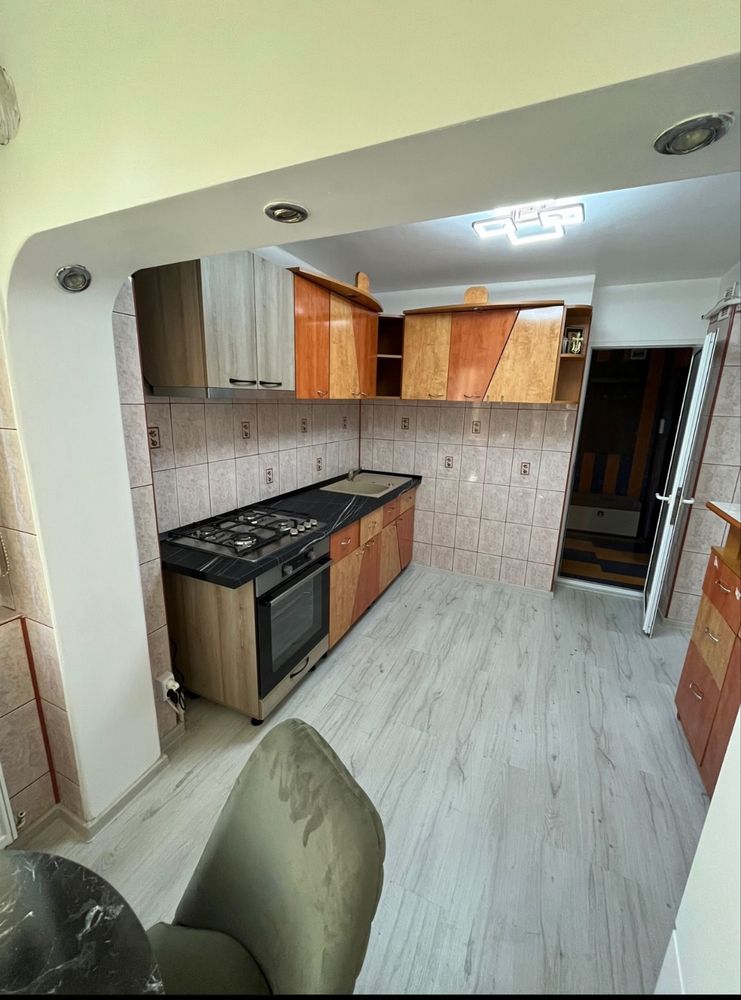 Vand apartament 3 camere zona IC .Frimu!