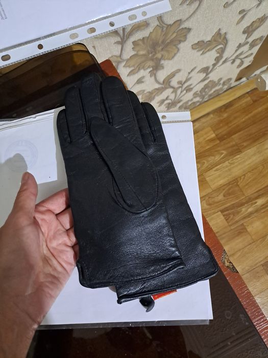 Женские перчатки