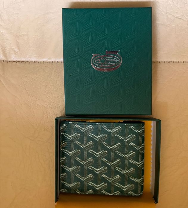 Portofel nou ,  cadou ideal  pentru bărbatul  puternic și  stab