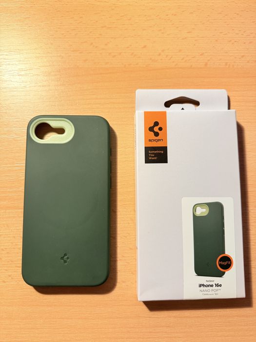 iPhone 16e putin folosit+ husă Spigen