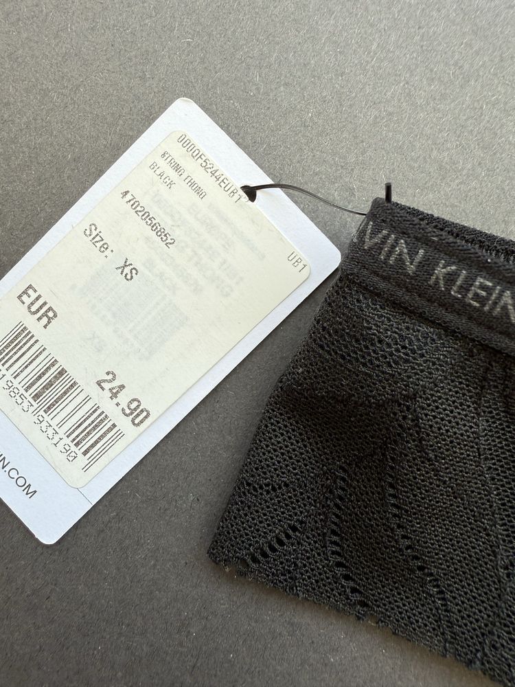 Стилен комплект сутиен /75B/ и прашки /XS/ Calvin Klein