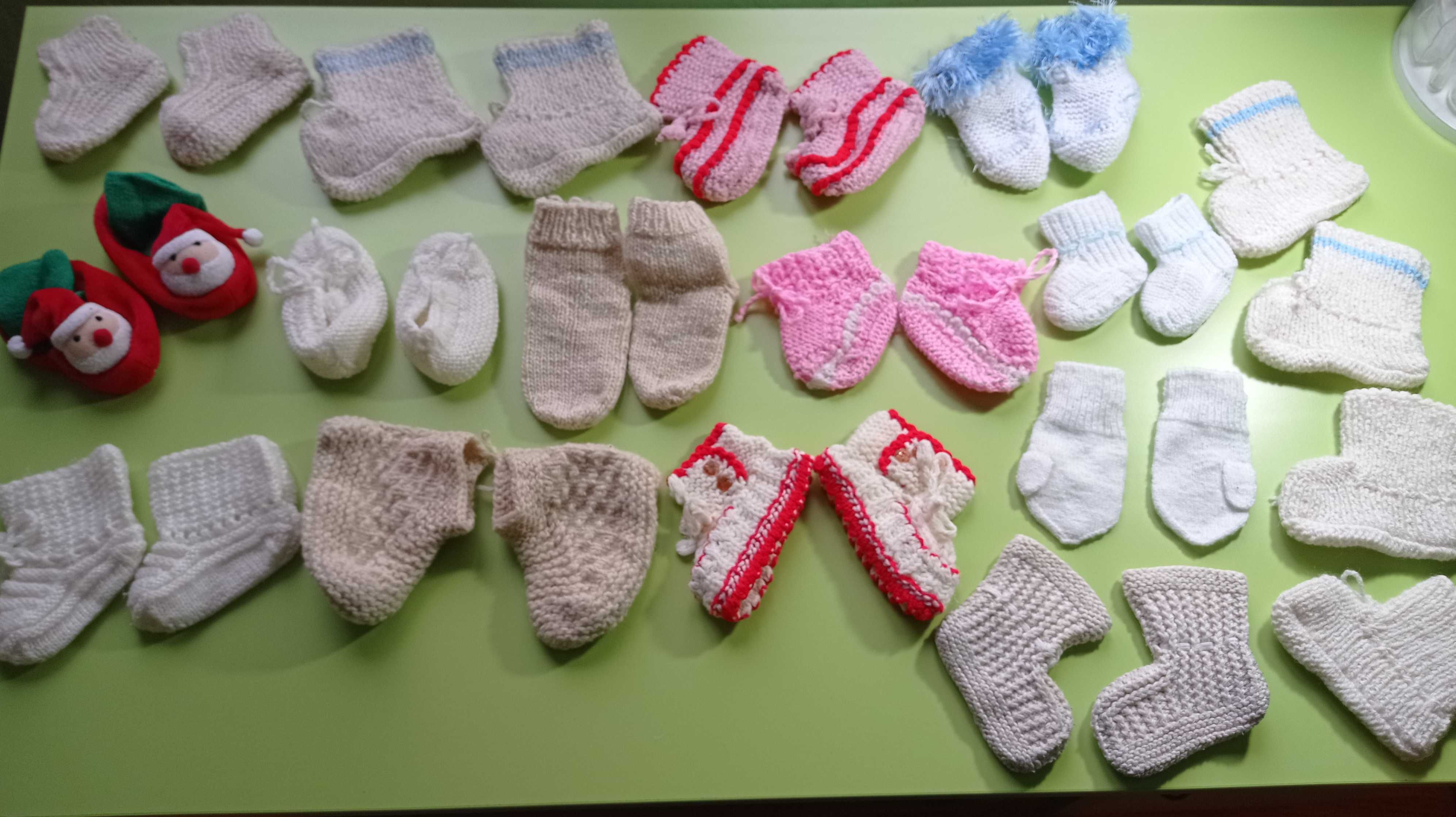 Терлички, чорапки и лигавници за бебе от 0 до 1 годинка