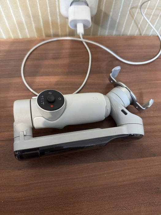 Стабилизатор Insta360 Flow