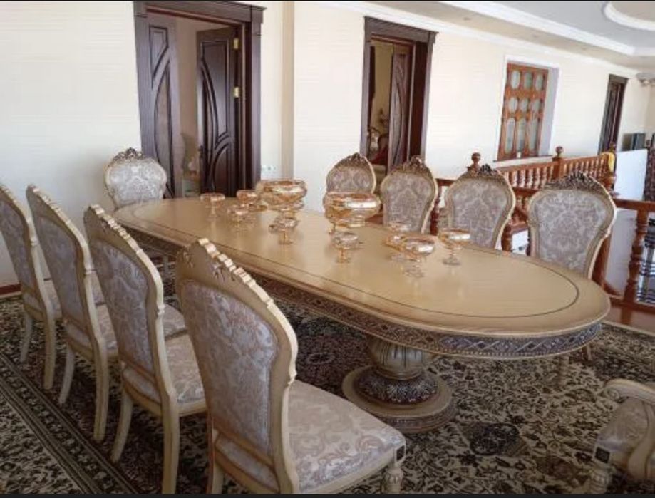 Hashamatli mebel sotiladi