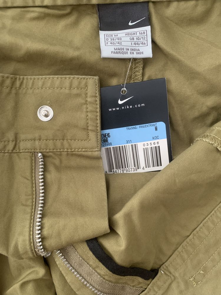 Дамски къси панталони Nike. (3/4)