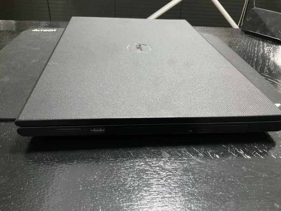 Laptop Dell i3 8gb ram , ssd , windows , gata de utilizare