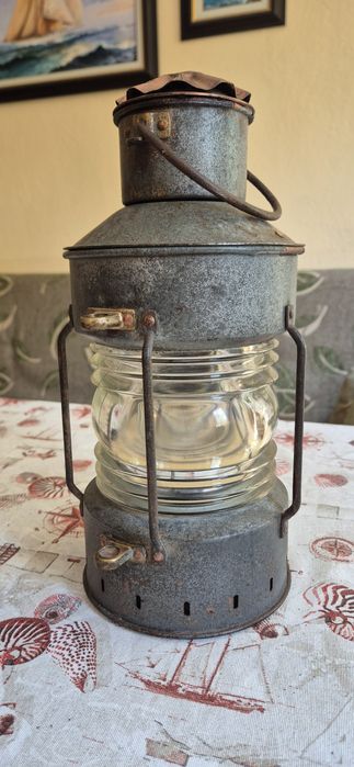 Стар корабен фенер.