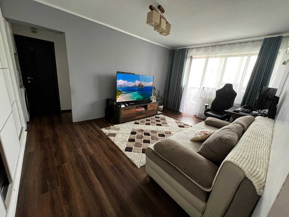 Vand apartament 3 camere zona centrala (langa Policlinica veche)