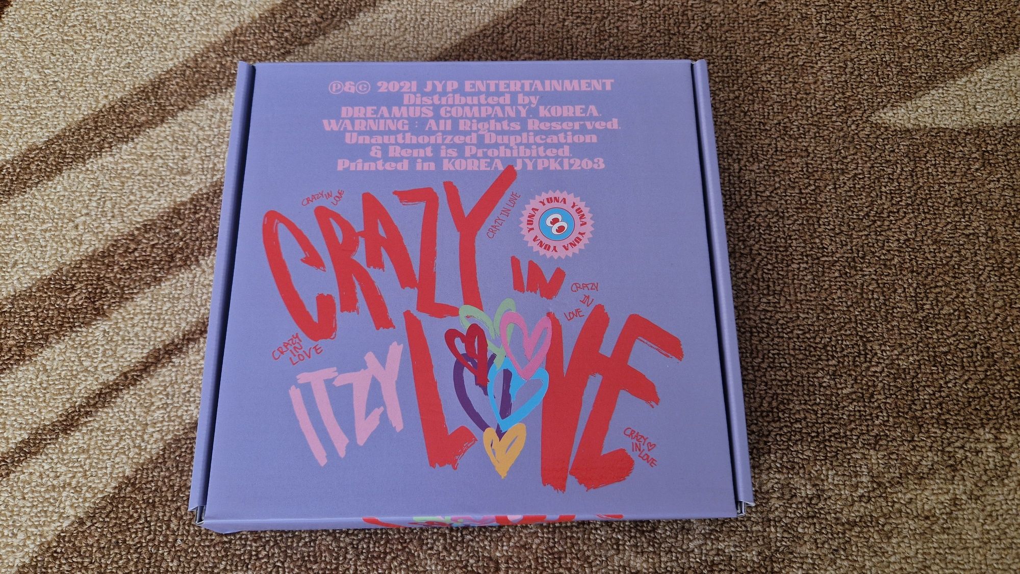 Itzy - Crazy in love албум