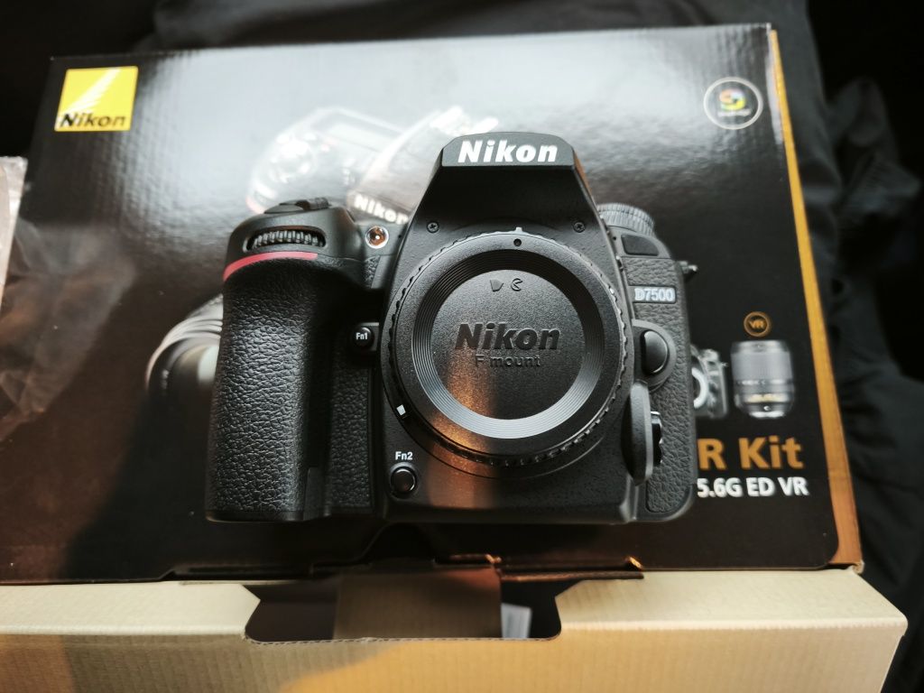 Aparat foto dslr Nikon D7500