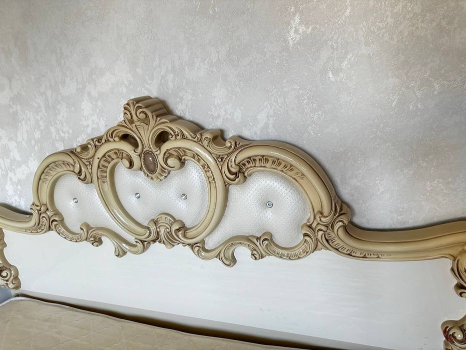 Диван для спальни