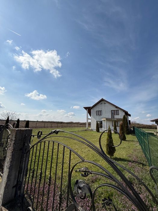 Vand casa cu teren in Bercu Nou