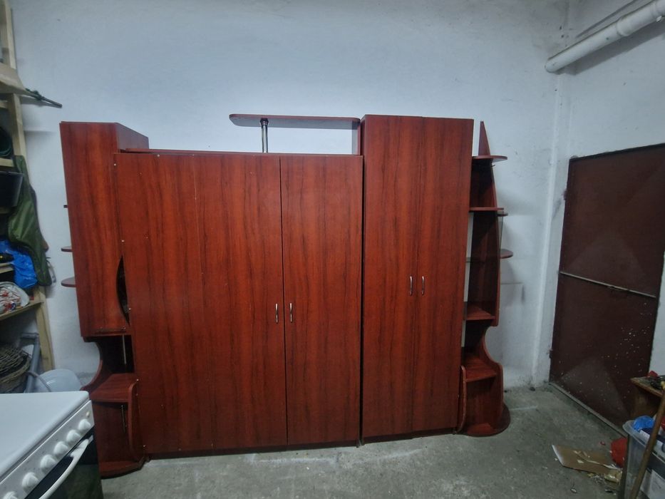 Vând mobila de sufragerie