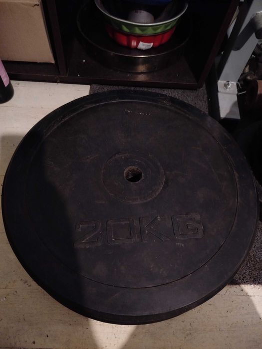 Тежести - Дискове 20кг с гумено покритие за лежанка - лост