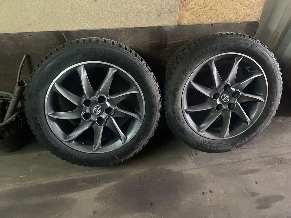 Продам диски с шинами 4 шт на тойоту оригинальные