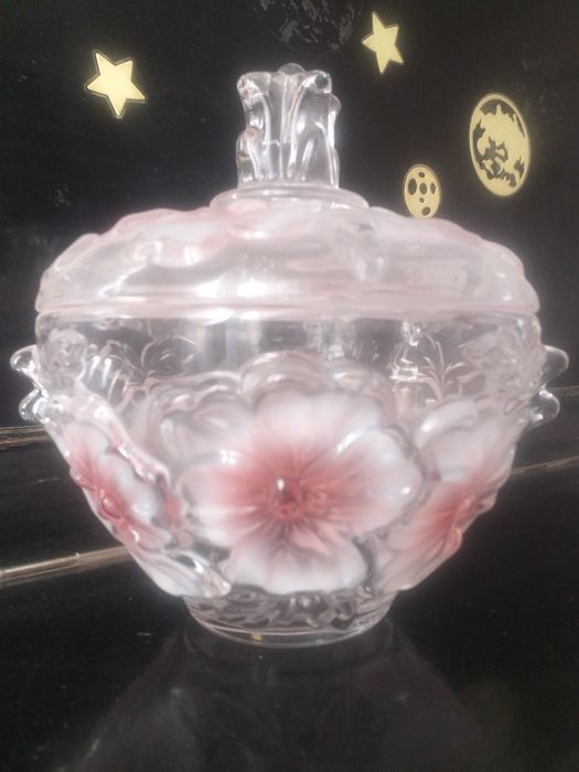 Конфетница  крышкой