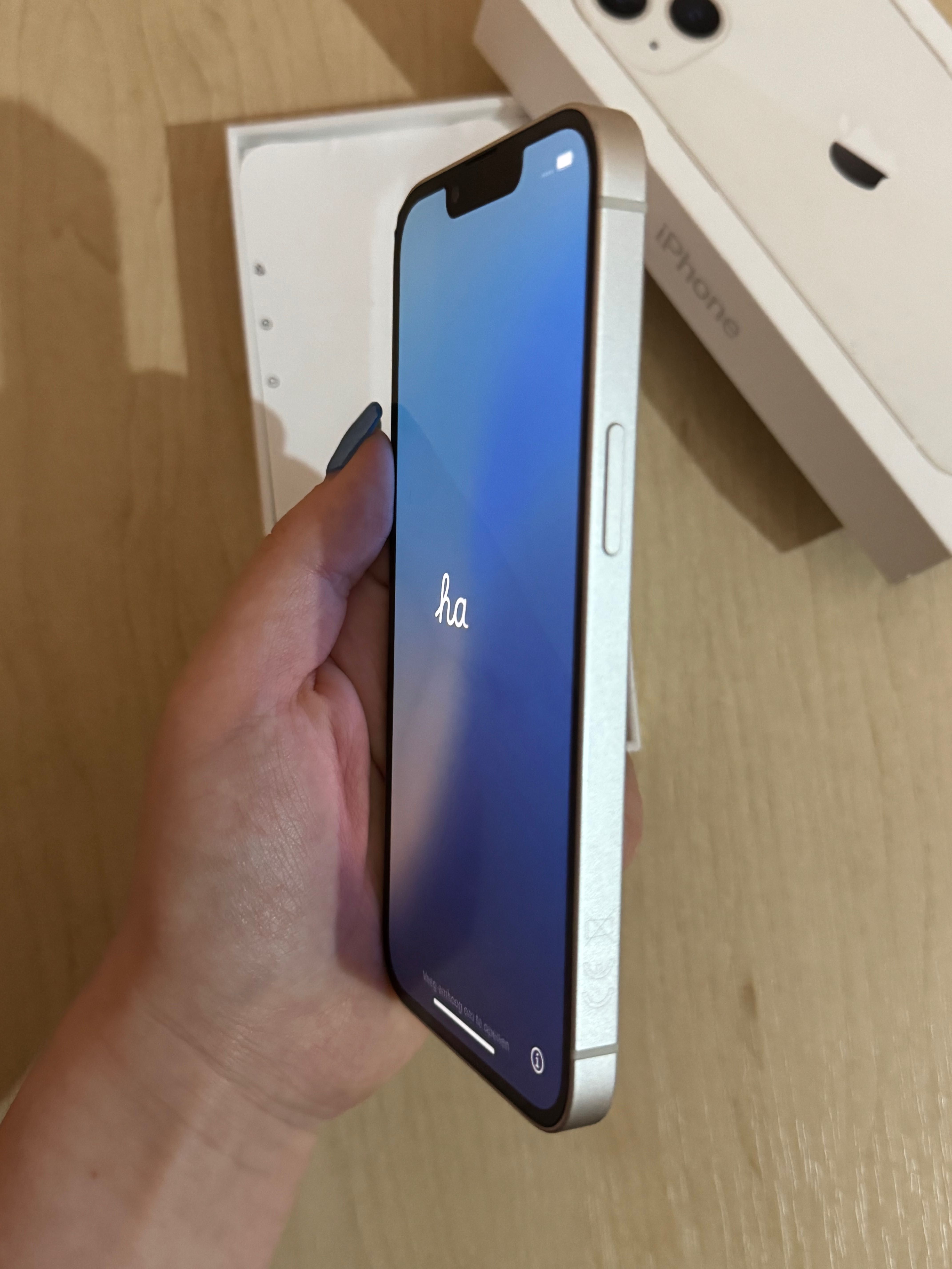iPhone 13 белый 256 гб