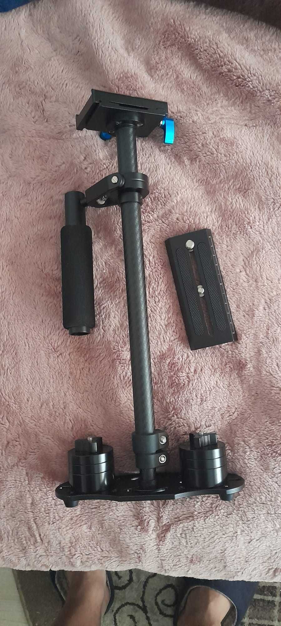 Vand 3 stabilizatoare de camere (1x telefon, 2x DSLR, gopro)