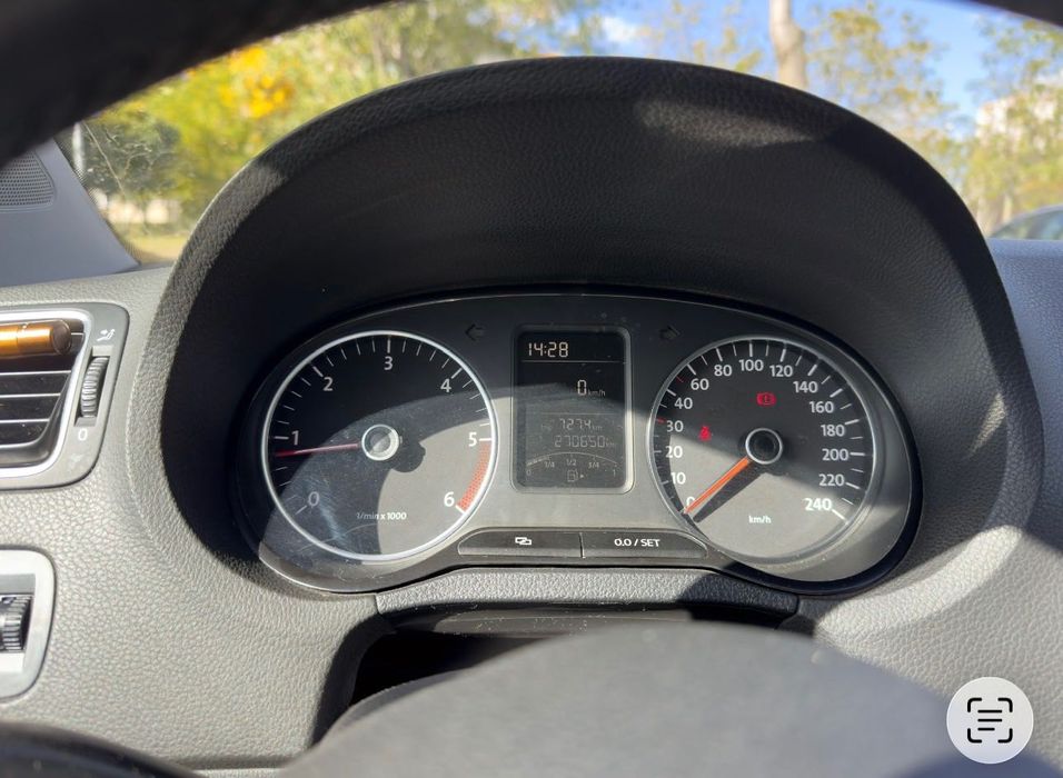 Vând Vw Cross Polo