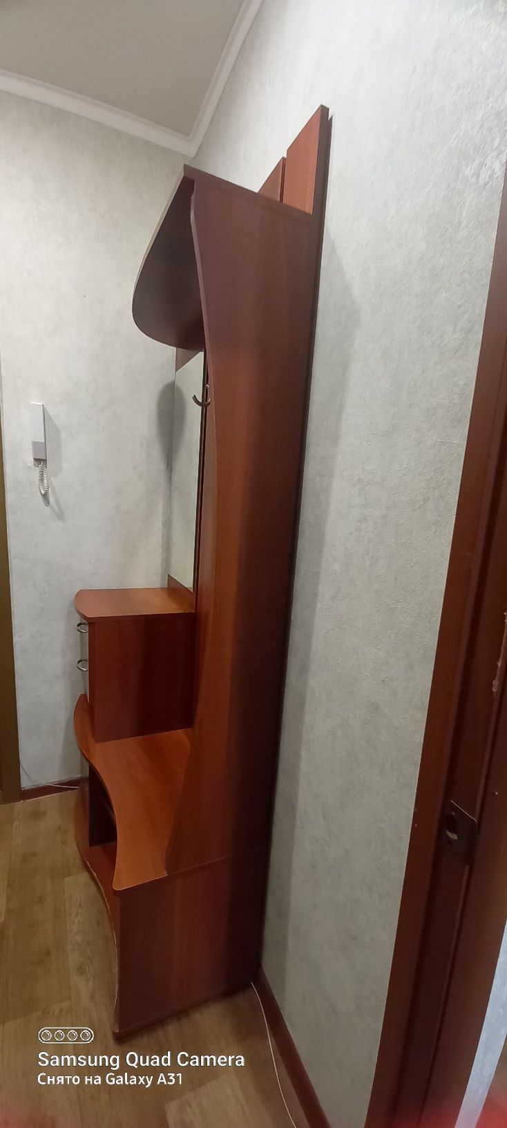 Прихожая продается