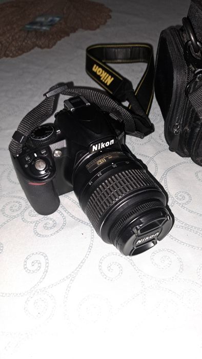 Фотоаппарат Nikon D3100 с сумкой и линзами.