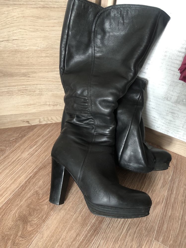 Продам жанские сапоги