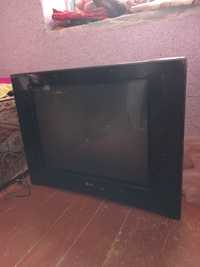 Большой LG телевизор
