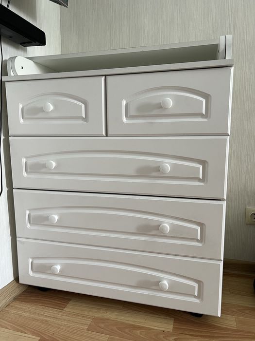 Детский комод с пеленальным столиком — белый, вместительный