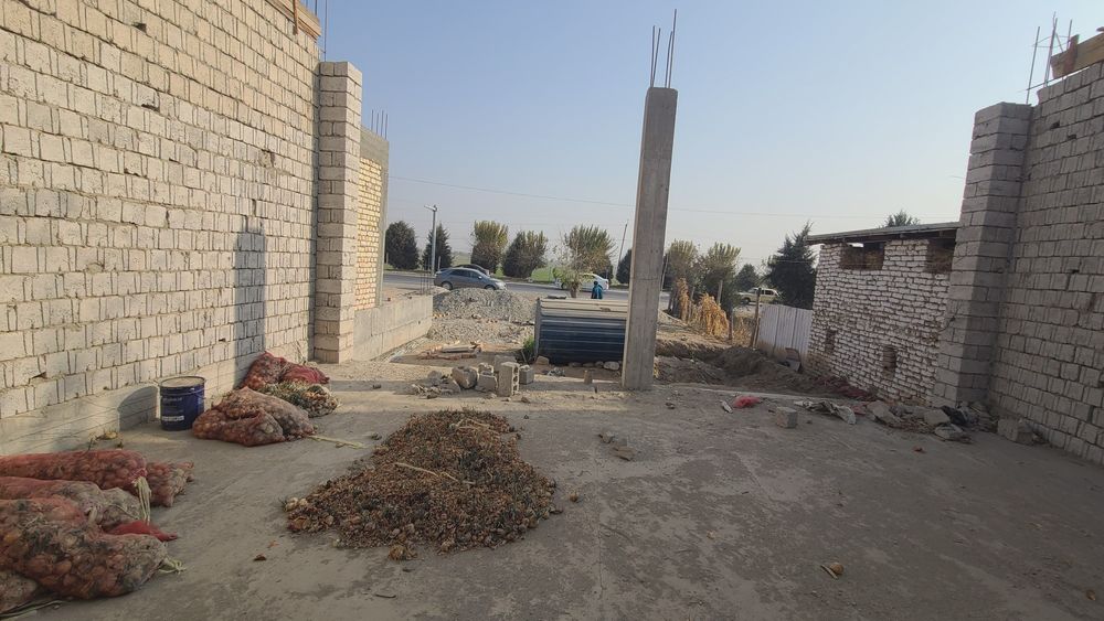 Yer sotiladi. Sroshny faqat naqtga