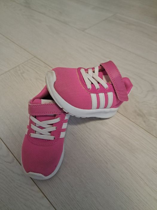 Adidasi sunt într-o stare foarte bună!