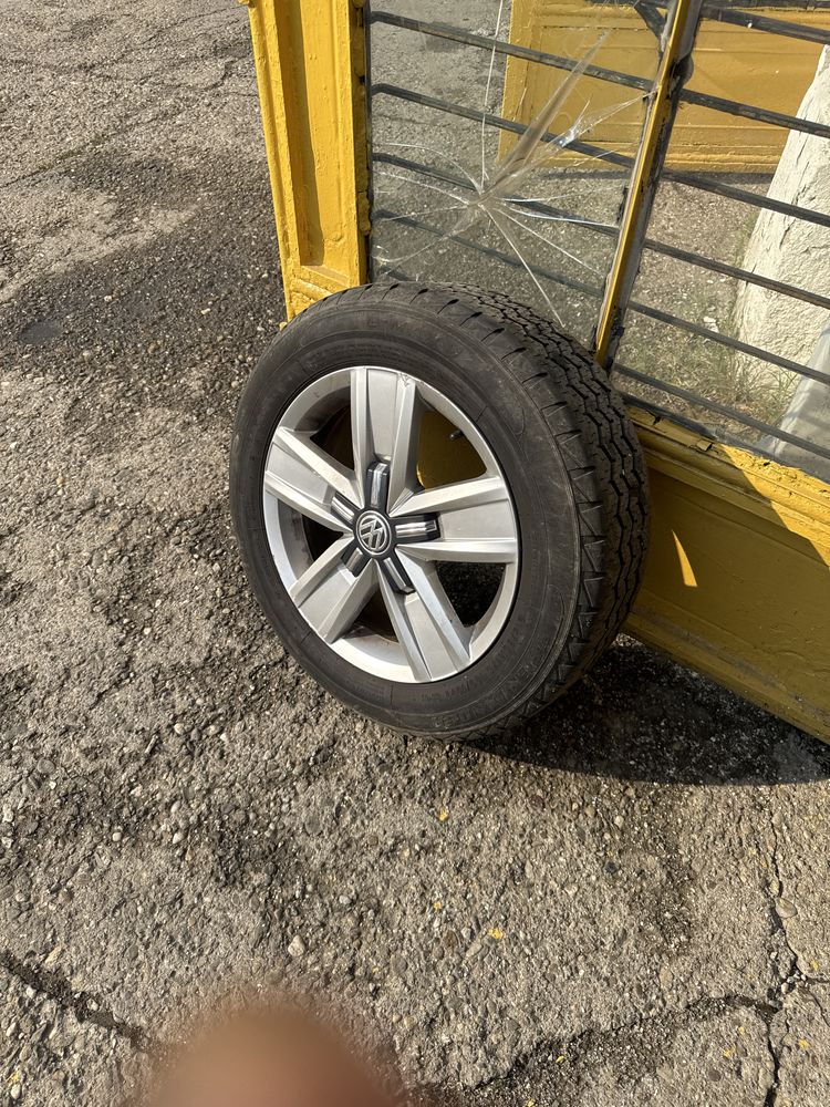 Roti vw t5  215/60/17C