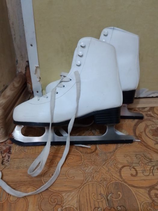 Фигурные коньки размер 37