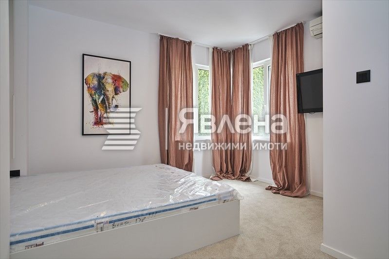 Продава се Тристаен апартамент в София, Център - 85 кв.м за 3918 €/кв.м - Снимка #11