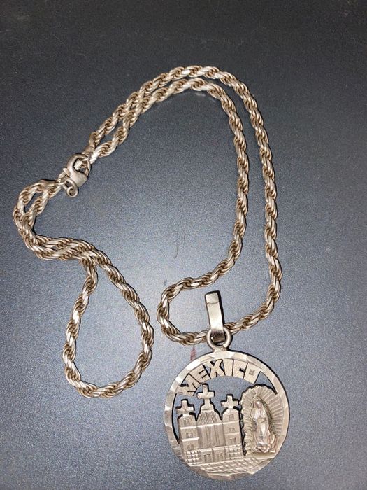 Lant argint , medalion UN PESO
