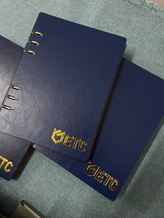 Корпоративные и именные блокноты с логотипом и тиснением