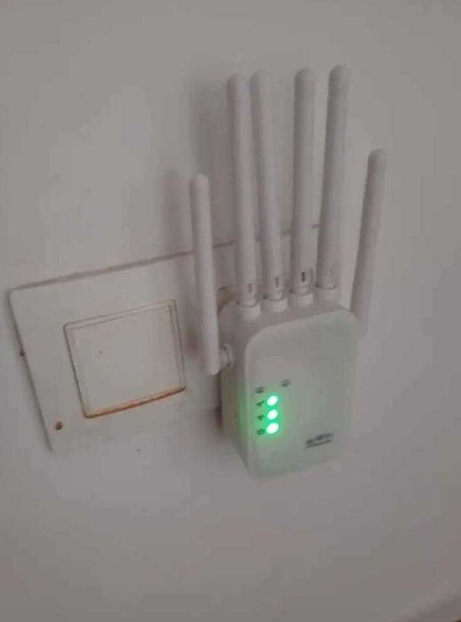 NOU SIGILAT Wifi Extender Repeater 1200mbps 6 antene alb sau negru