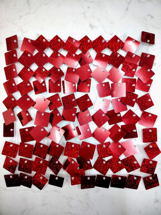 Стена от пайети на модоли