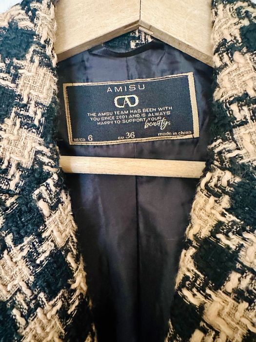 Късо дамско сако