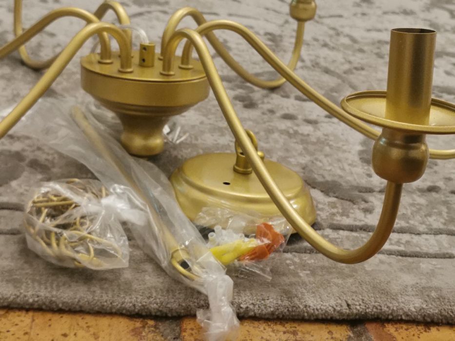 Candelabru cu 6 becuri auriu