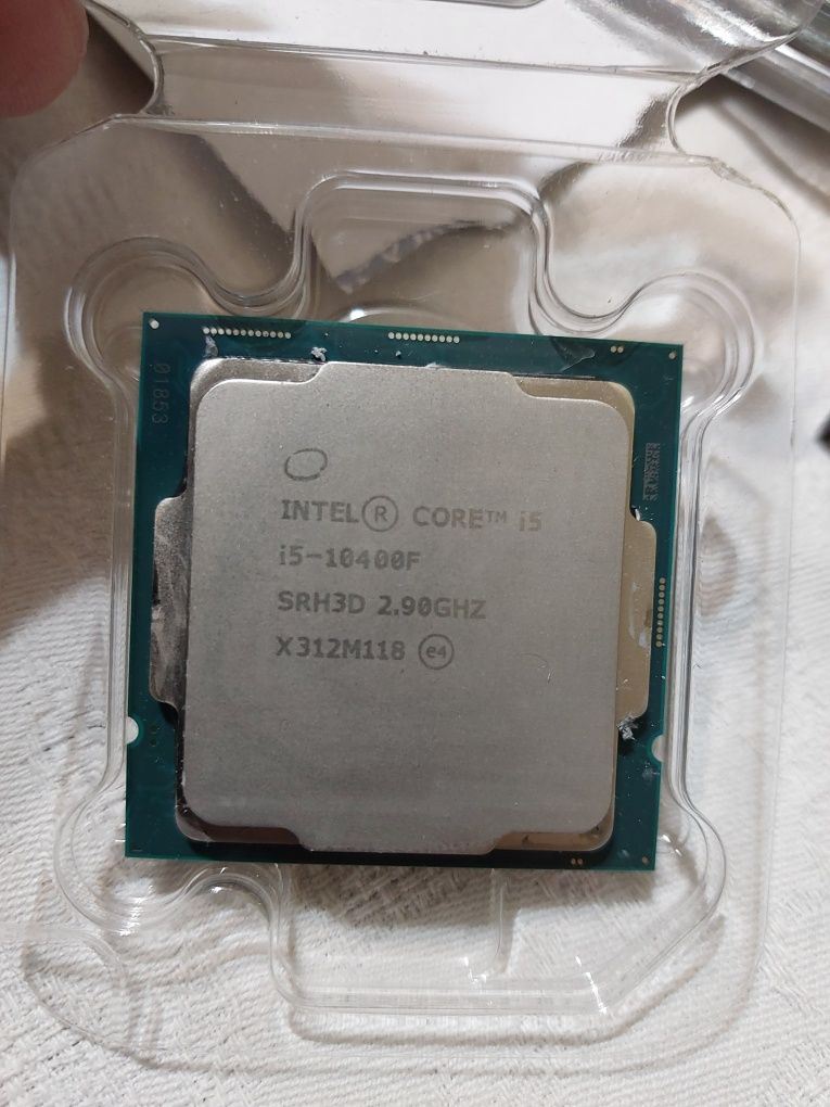 процесор intel core i5-10400F , LGA1200 6-ядрен, 12-треда