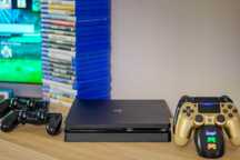 Consola ps 4 ( playstation 4) + controllere + jocuri la alegere