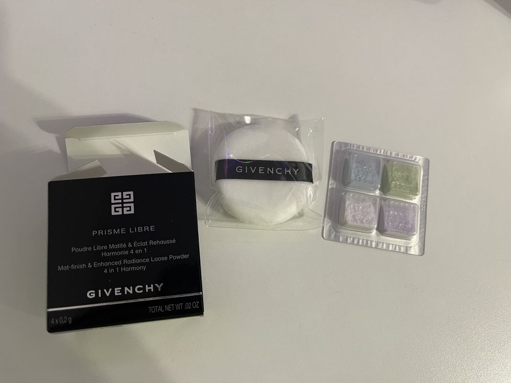 Givenchy - oglindă, 2 parfumuri, 2 mascara și pudră