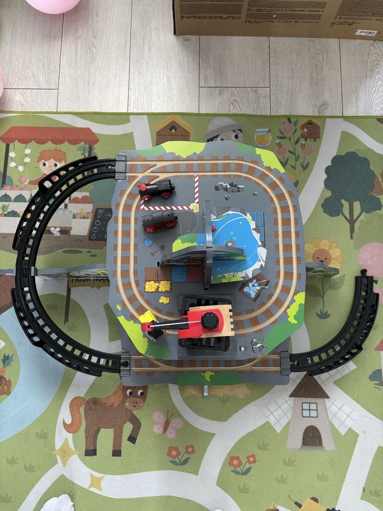 Hape планинска писта за влакчета с кран