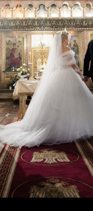 Rochie mireasa cu trena