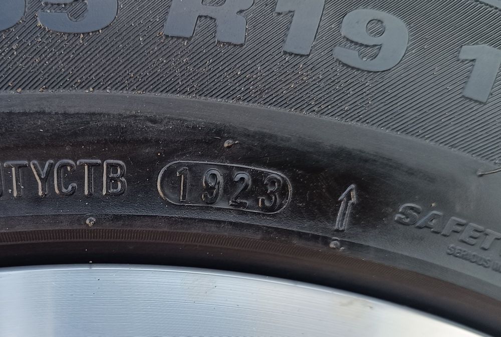 Оригинални джанти с гуми зимни 19 цола за Mercedes GLC дот 2023г