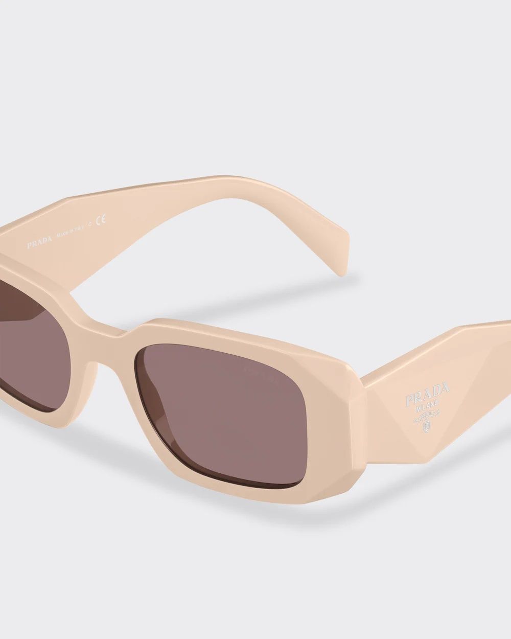 Стилни дамски слънчеви очила Prada, Прада