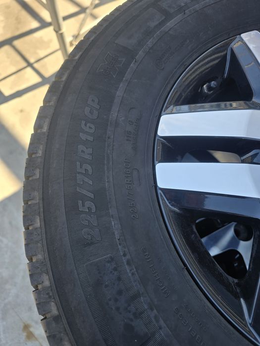 2 Броя 225/75/16C Michelin 7,8mm