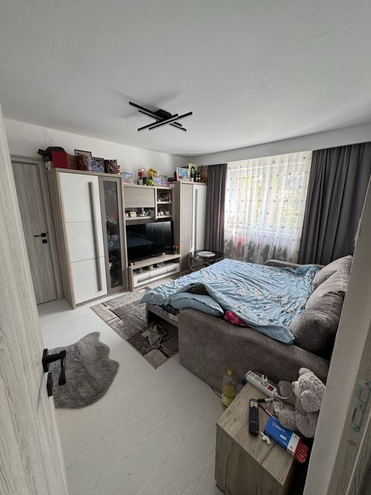 Vand apartament cu 3 camere mobilat