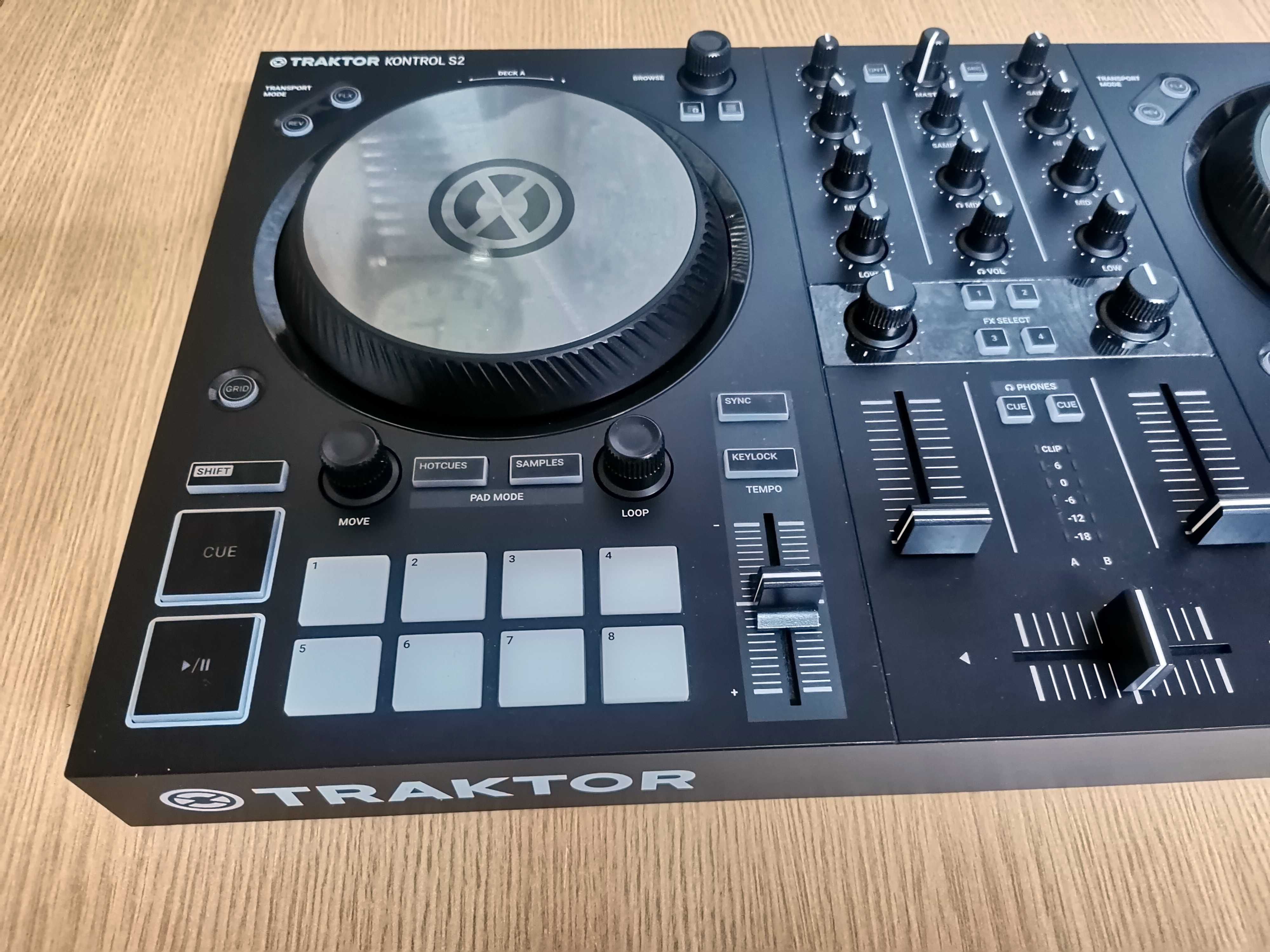 Consola Dj Traktor Kontrol S2 MK3