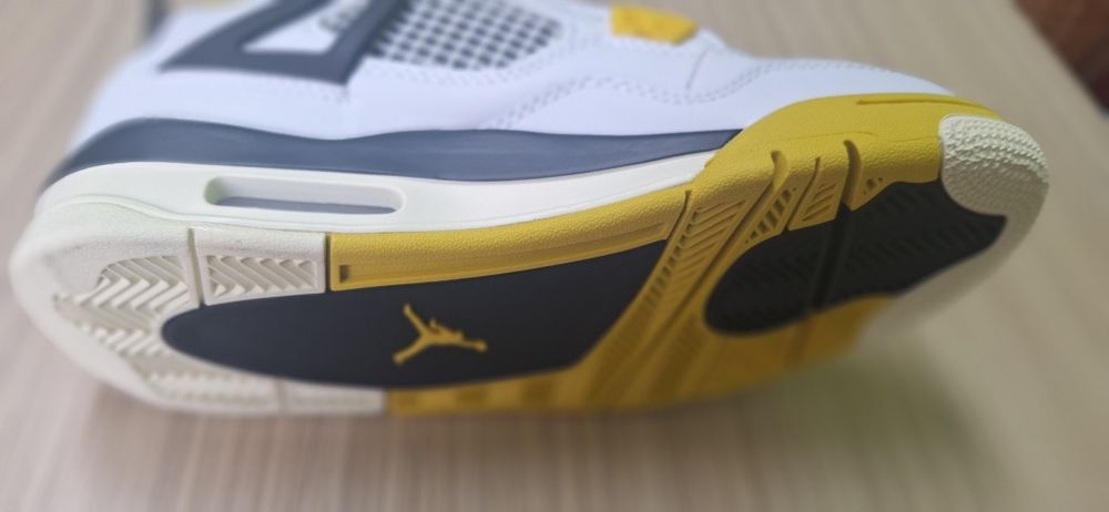 Jordan 4 Yellow Thunder